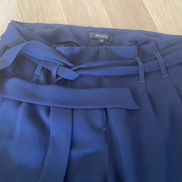 RW&CO tailored women’s trouser. Dark blue. Size small. - Picture 2 of 4